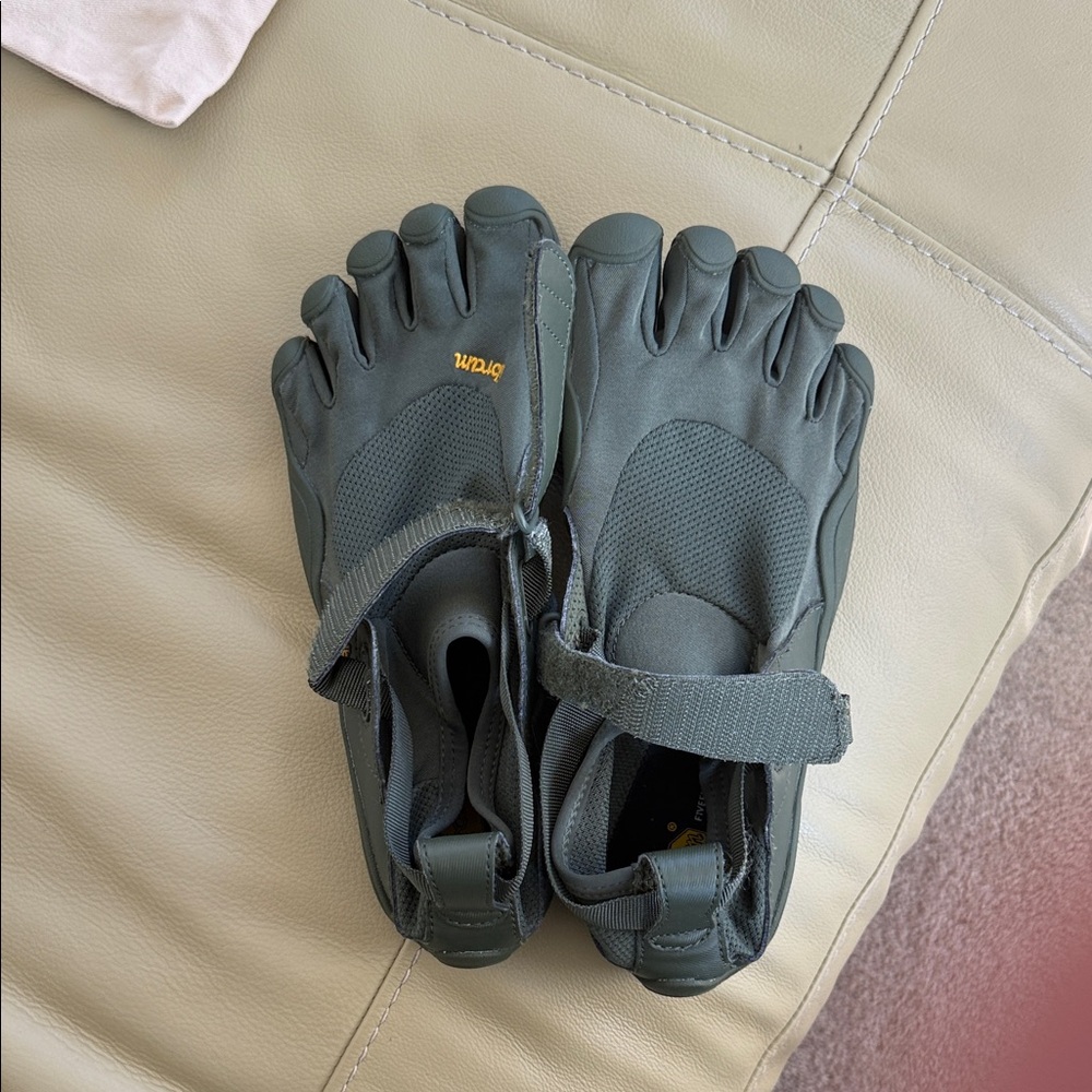 Vibram Women's Five-Toe Sneakers in Dark Gray